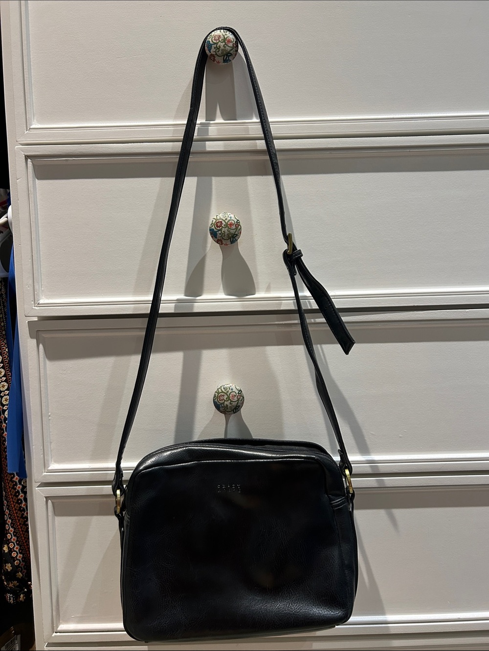 Classic Black Leather Crossbody Bag - Unbranded